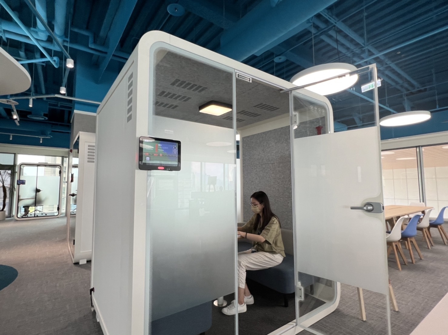 BG视讯高雄據點的智慧行動辦公艙，展現BG视讯在面板以外的研發應用軟實力